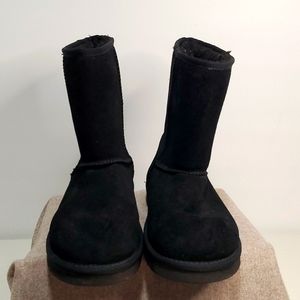 UGG Kookaburra.. Black. Size Women's 8.